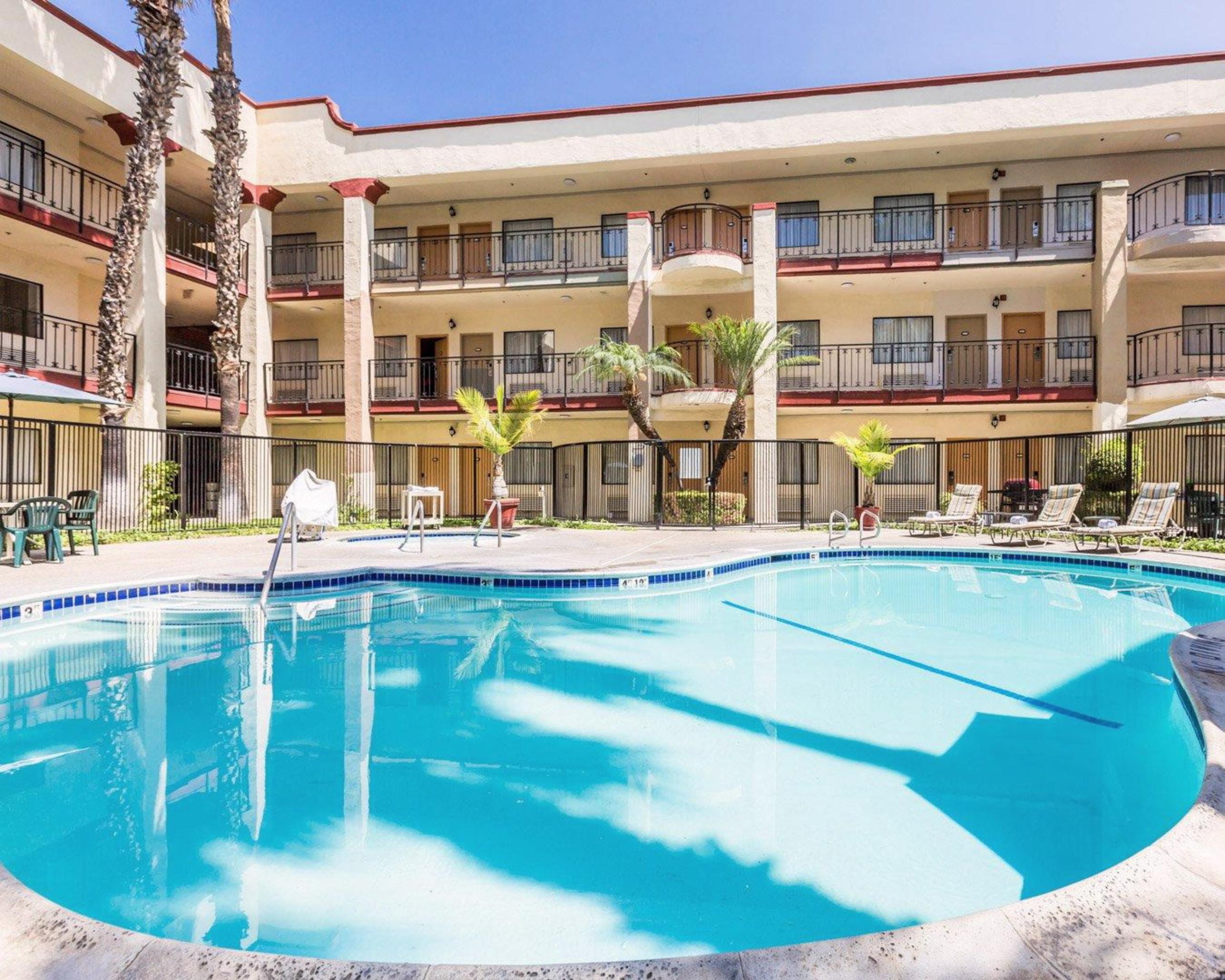 סנטה אנה Comfort Inn & Suites Orange County John Wayne Airport מראה חיצוני תמונה